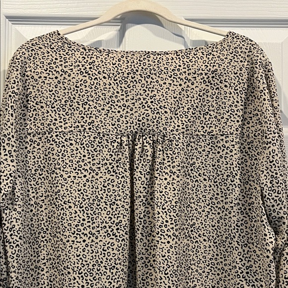 Chelsea & Theodore Black and Cream Speckled Blouse lagenlook, work or office. - Picture 8 of 13